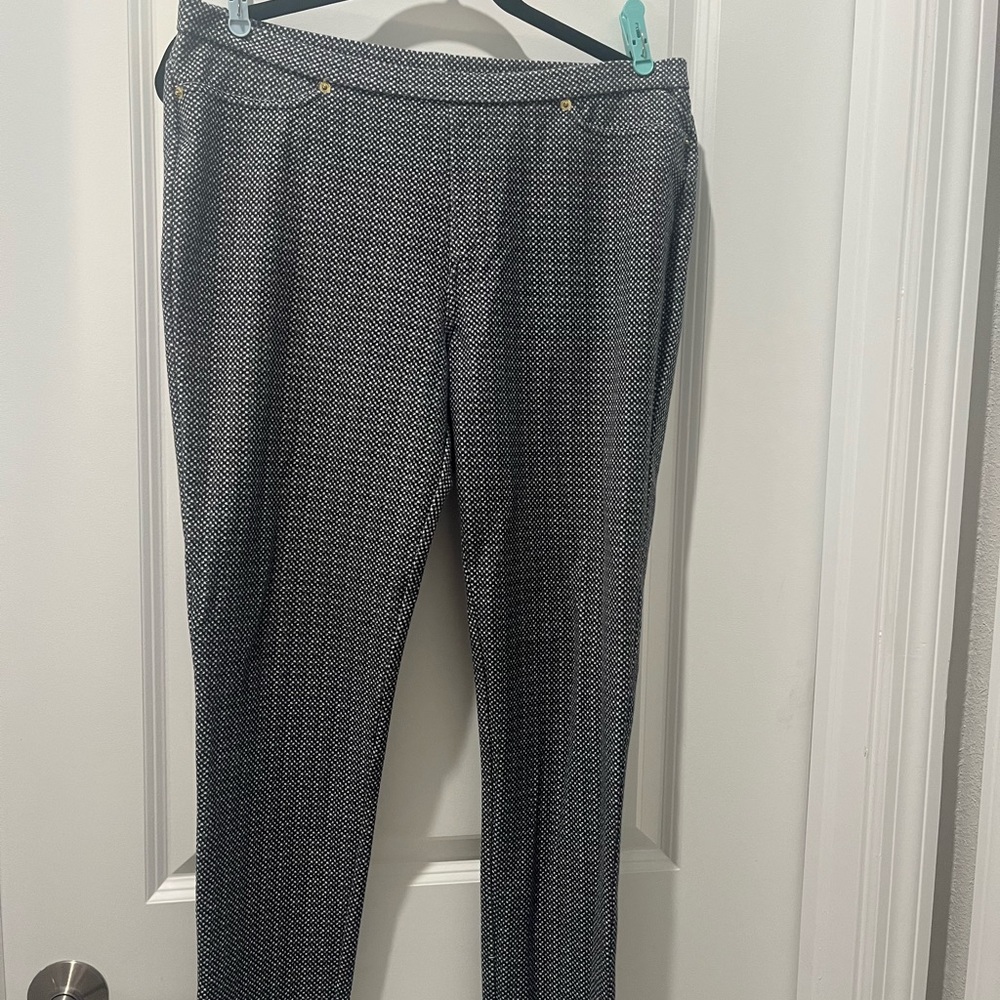 Michael Kors size L- Black & white pattern